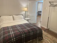2 Bedroom Fully Furnished, Pets Welcomed, W/D in unit, private parking, - Apartments