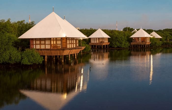 BeeJay Bakau Resort