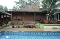 Warmo Cottage - مسبح