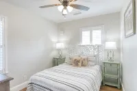 Upstairs so Sunny and Bright 2 Blocks to the Beach - 4つ星