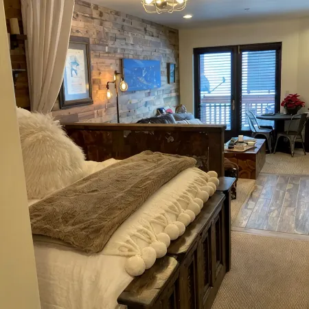 Romantic Downtown Telluride Studio Loft, Mountain Rustic Decor