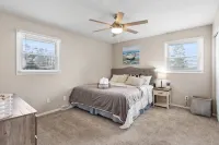 MKE River 3-LVL Townhouse 3BR+1.5BA with Parking for 2 Vehicles - Wifi