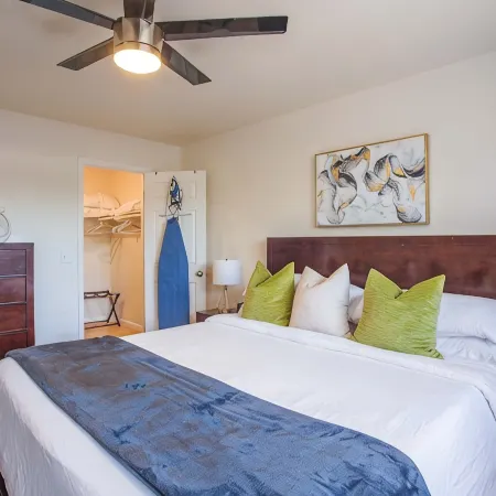 Lovely 2-Bedroom Rental Unit With Indoor Fireplace