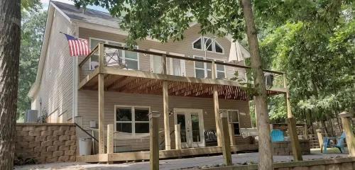 Spacious Lakehouse Lake Hartwell - balcony