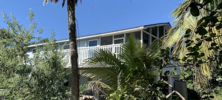 Blue Pearl-Close to Beach, Screened Porch, Club, Courtesy Golf Cart for 4. Hotels in Captiva