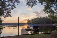 Private Lakefront Oconee Cottage! Great View & Location! Peaceful retreat. - 3-Star