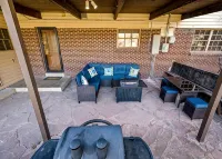 Quiet Neighborhood Near it All, Sleeps 12, Pet Friendly, Swamp Cooler - Pools