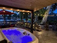 Slice of Heaven Lake Front Cottage with Hottub, Fire Pit, Kayaks & Dog Friendly! - 4-Star