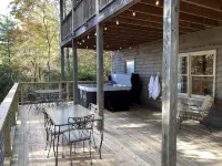 4BR & 3.5BA Cabin near Toccoa River with Hot Tub and Game Room! - 2 tähden