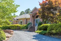Large House w/ Private pool - perfect for Golfing Groups (12) beds - piscina