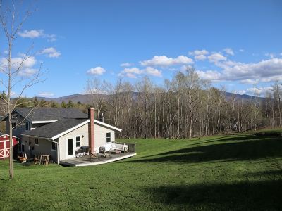 Cozy Ski House in Stowe, 5 min to village, perfect for family/friends getaway