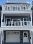 Luxury Multi Floor Single Family with Roof Deck & Hot Tub 4/5 Bedrooms 3.5 Baths - Wi-Fi
