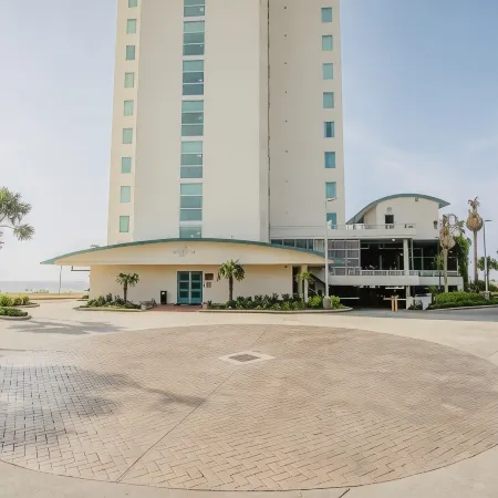 Ocean Front, Amazing Balcony with Floor to Ceiling Windows. Sunsets & Sunrise.