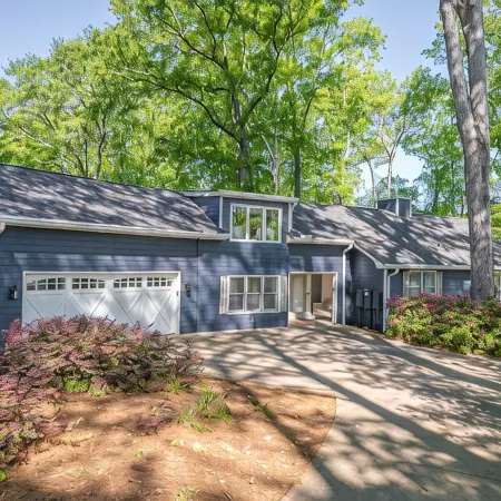 Secluded Lake Oconee 4 Bed/4 BA lakefront home w/ Private dock, 10 Min to Publix