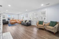 HEATED IN-GROUND POOL, 7 LARGE BEDROOMS, WALK TO BEACH, 5 MILES TO AC - Boutique