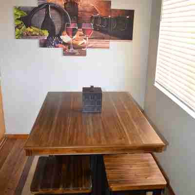 ARCATA ONE BEDROOM- stay near and downtown CalPoly Humboldt - a 13-min stroll Dining/Meeting Rooms