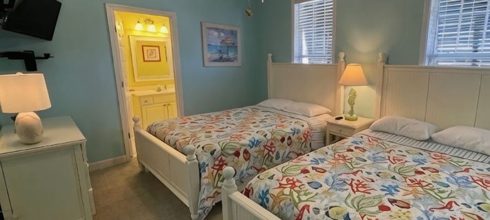 Private pool-close to beach. Walk to Surfside’s restaurant district & Pier. Hotels in Surfside Beach