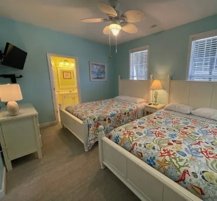 Private pool-close to beach. Walk to Surfside’s restaurant district & Pier. - 3-Star