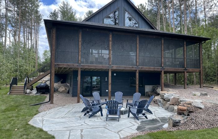 Sandalwood Retreat on Round Lake - Enjoy our screened porch & gorgeous sunsets ￼