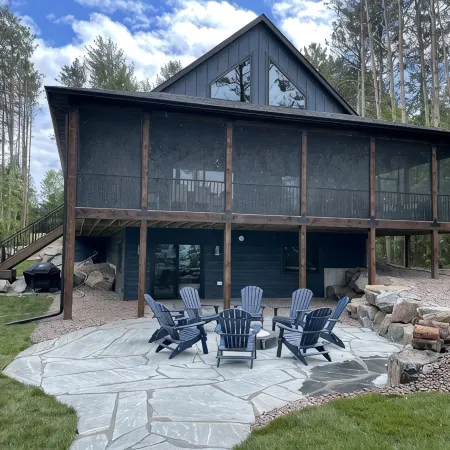 Sandalwood Retreat on Round Lake - Enjoy our screened porch & gorgeous sunsets ￼