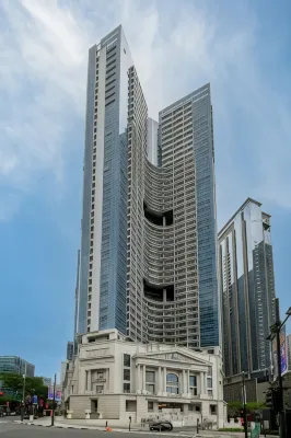 Golden Japandi 2BR Uptown Parksuits BGC with Dryer - 屋上プール