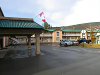 Travelodge by Wyndham Merritt - parking
