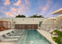 Bali Hotel Adults Only Isla Verde, a Trademark by Wyndham - ที่มีสระว่ายน้ำ
