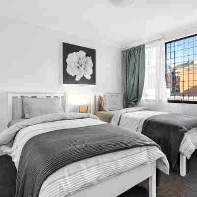 Amazing Astor ~ 2Bed, 2Bath, 1Car, Pool! Rooms