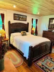 1885 Farmhouse Luxuriously Renovated: Antiques & Animals - 4-Star