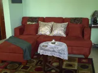 Tropical Apartment with private patio, Walk to Beaches, Shops and Cafes - balcony