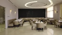 H luxury hotel - breakfast