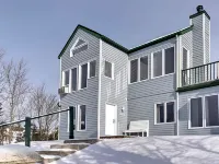 Bright Condo Near the Lake by Globalstay