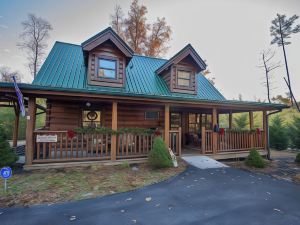 Liam's Retreat - 2 Bedroom with GameRoom Just Minutes Away from Pigeon Forge Cabin