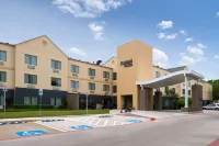 Fairfield Inn & Suites Arlington Near Six Flags