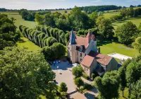 Château - Hôtel le Sallay Hotels in Magny-Cours