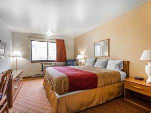 Rodeway Inn & Suites Madison Airport