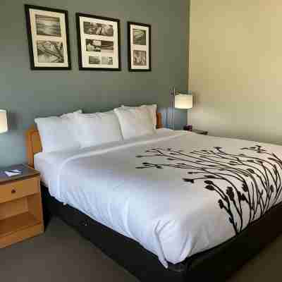 Sleep Inn and Suites Davenport Rooms