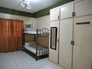 OYO 800 DDD Habitat Dormtel Bacolod