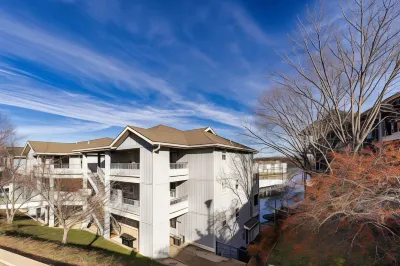 Lazy L at the Lake Chic 3 Bdr Condo w/ Boat Slip