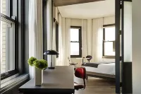 The Robey, Chicago, a Member of Design Hotels Hôtels à proximité de : Northeastern Illinois University