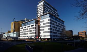 Viridian Apartments in Basingstoke Serviced Apartments - Skyline Plaza