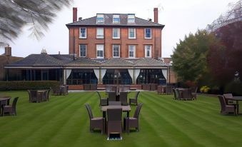 The Riverside House Hotel