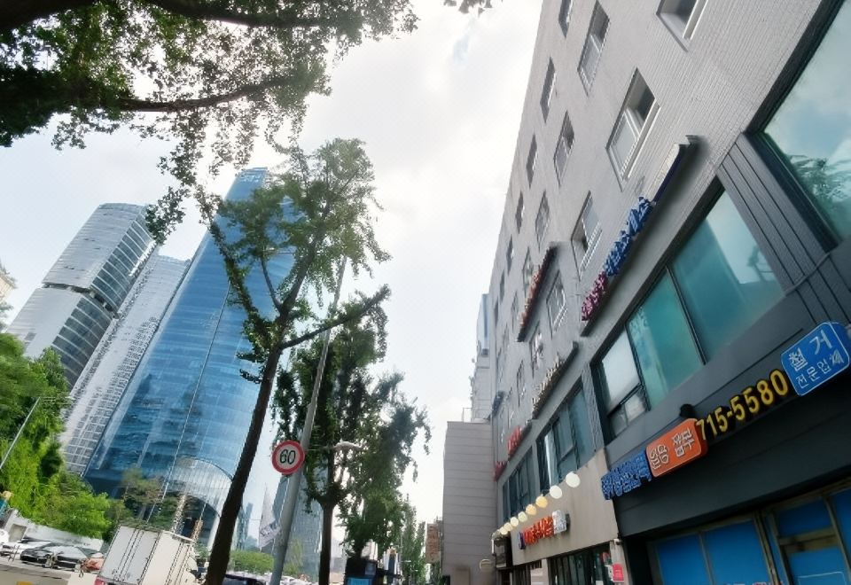 1. K 그랜드 호텔..