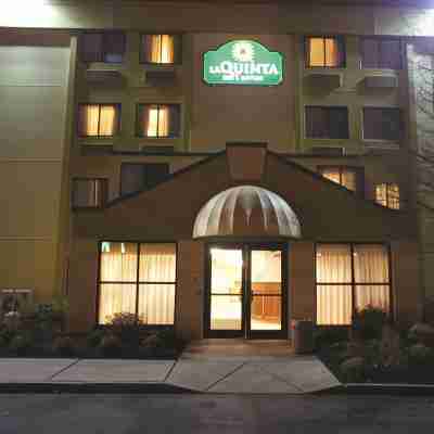 La Quinta Inn & Suites by Wyndham Salem NH Hotel Exterior