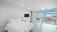 Pohang Uni’s Ocean Pool Villa