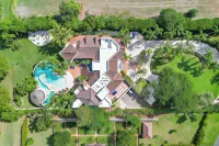 5-Star Villa for Rent in Moroccan-Style Hotels near Mas Flow Game Tech
