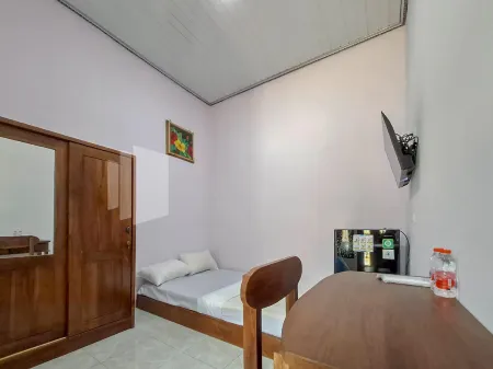 Janoko Guesthouse Syariah RedPartner Отели в г. Рембанг