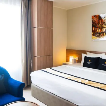 Hotel Dharmein Отели рядом с достопримечательностью «Небоскреб «Мулиа»»