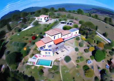 Domaine Maxxim Hotels in Saint-Jean-de-Fos