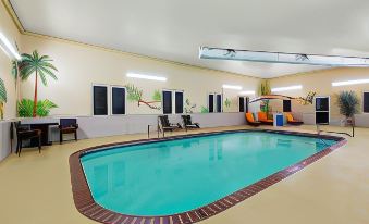 Super 8 by Wyndham Ottawa